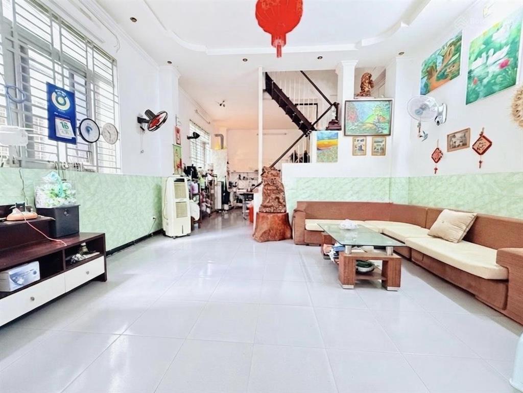 Chỉ 6.2 tỷ, ngang 5.1 dài 12m, 3 tầng, hẻm thông, trường chinh, gần ubnd q. tân bình, sổ vuông vức