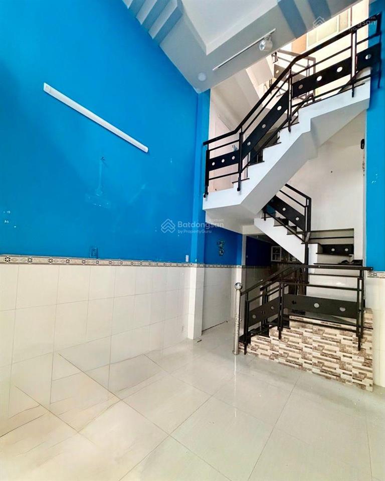 Nóng  nhỉnh 6 tỷ đồng  nhà hẻm xe hơi sát mặt tiền hoàng sa, tân bình