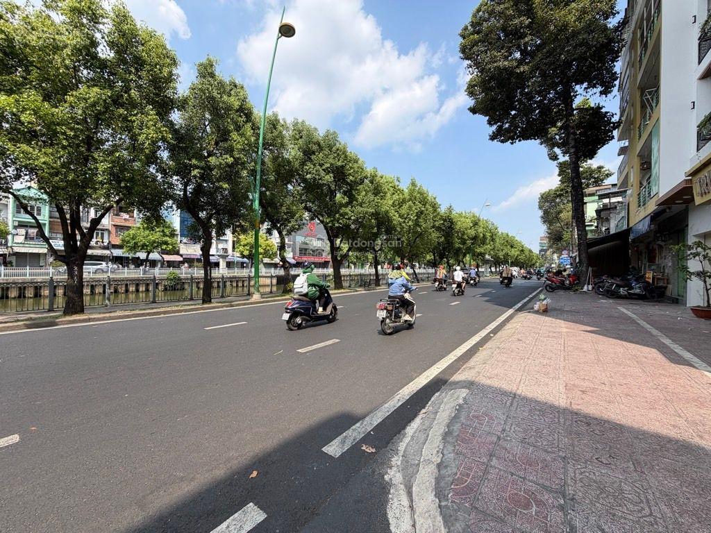 Nóng  nhỉnh 6 tỷ đồng  nhà hẻm xe hơi sát mặt tiền hoàng sa, tân bình