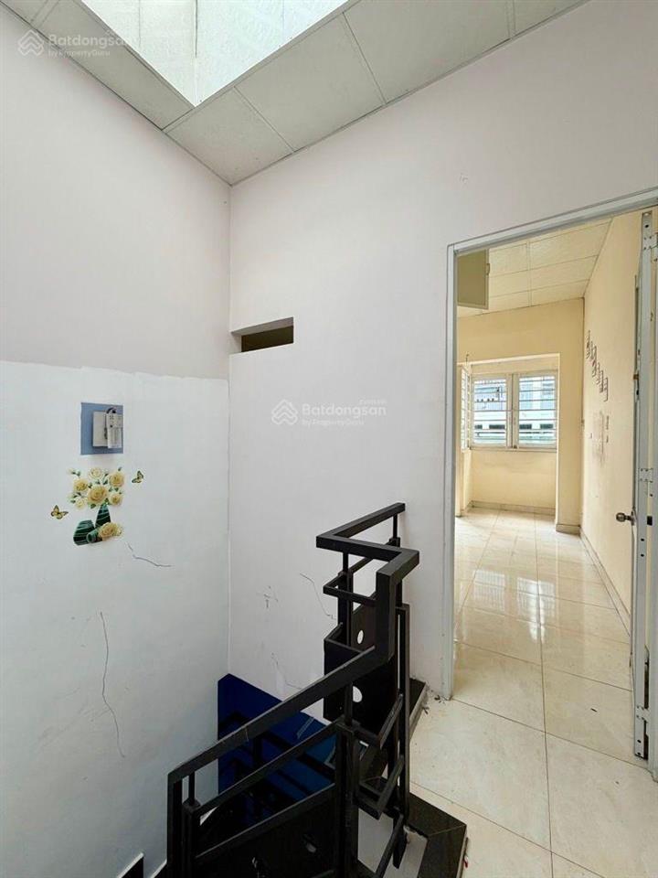 Nóng  nhỉnh 6 tỷ đồng  nhà hẻm xe hơi sát mặt tiền hoàng sa, tân bình
