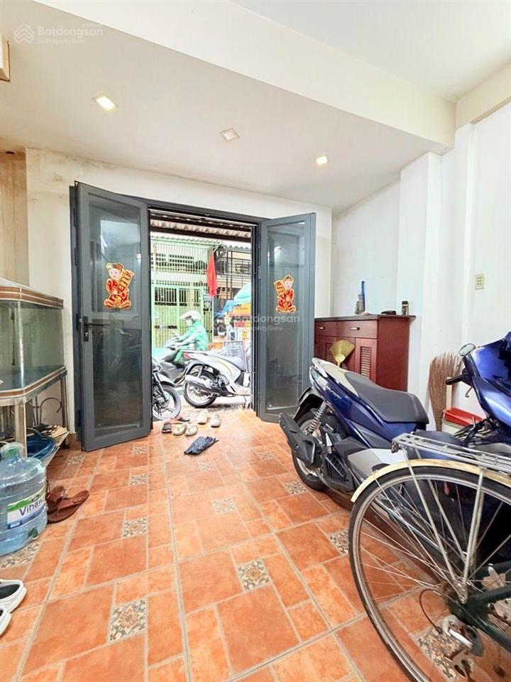 Mặt tiền chung cư tầng trệt quận 10  ô tô đậu trước cửa  thích hợp mua ở và kinh doanh