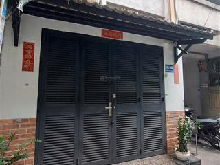 Mặt tiền chung cư tầng trệt quận 10  ô tô đậu trước cửa  thích hợp mua ở và kinh doanh