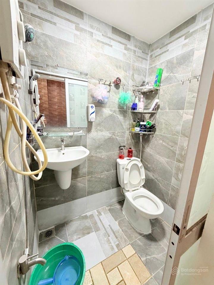 Mặt tiền chung cư tầng trệt quận 10  ô tô đậu trước cửa  thích hợp mua ở và kinh doanh