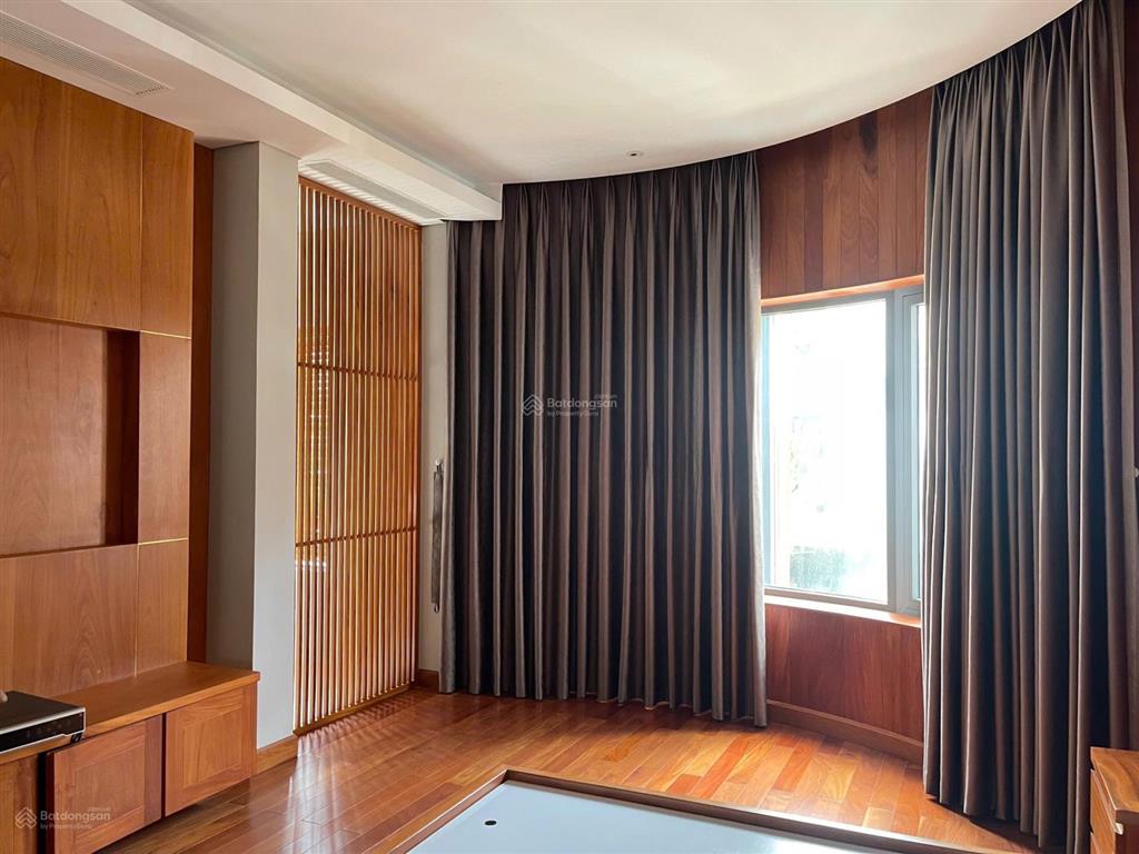 Cho thuê nhà 2b hoa đào phú nhuận, 8x 18m2  giá 110 triệu/tháng