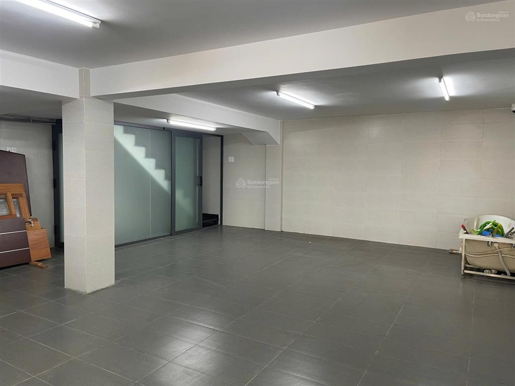 Cho thuê nhà 2b hoa đào phú nhuận, 8x 18m2  giá 110 triệu/tháng