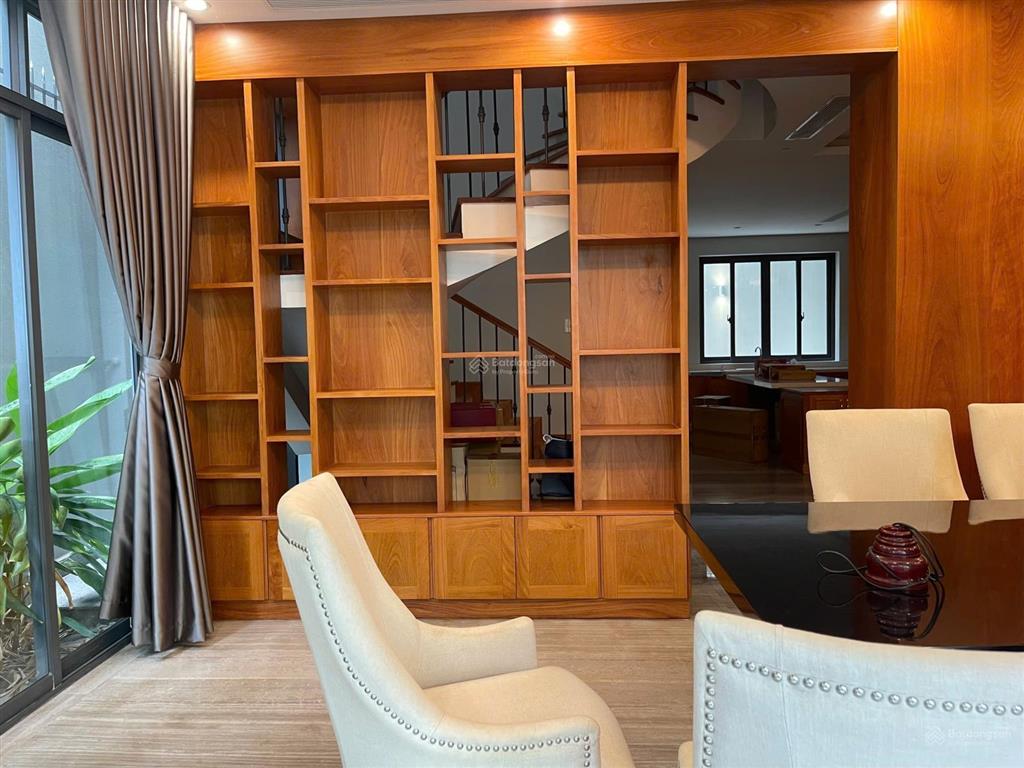 Cho thuê nhà 2b hoa đào phú nhuận, 8x 18m2  giá 110 triệu/tháng