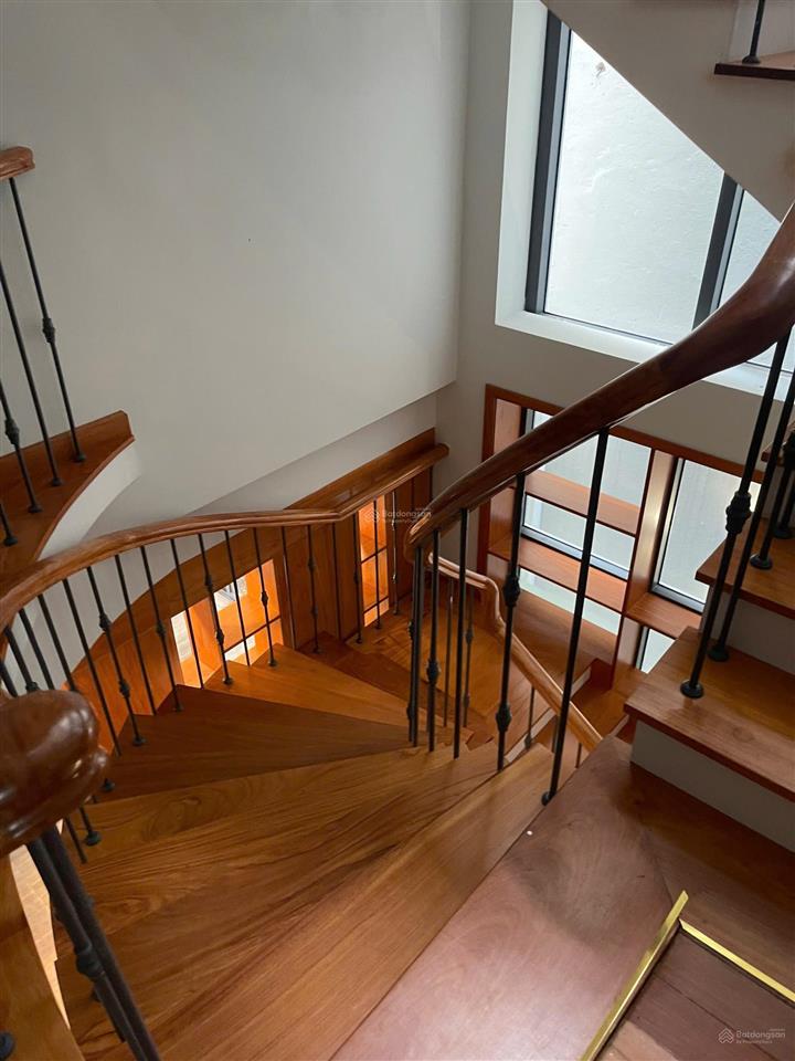 Cho thuê nhà 2b hoa đào phú nhuận, 8x 18m2  giá 110 triệu/tháng