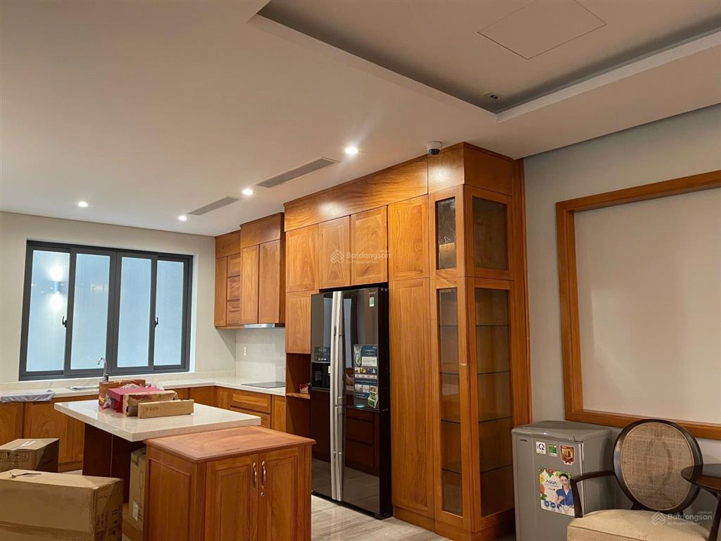 Cho thuê nhà 2b hoa đào phú nhuận, 8x 18m2  giá 110 triệu/tháng