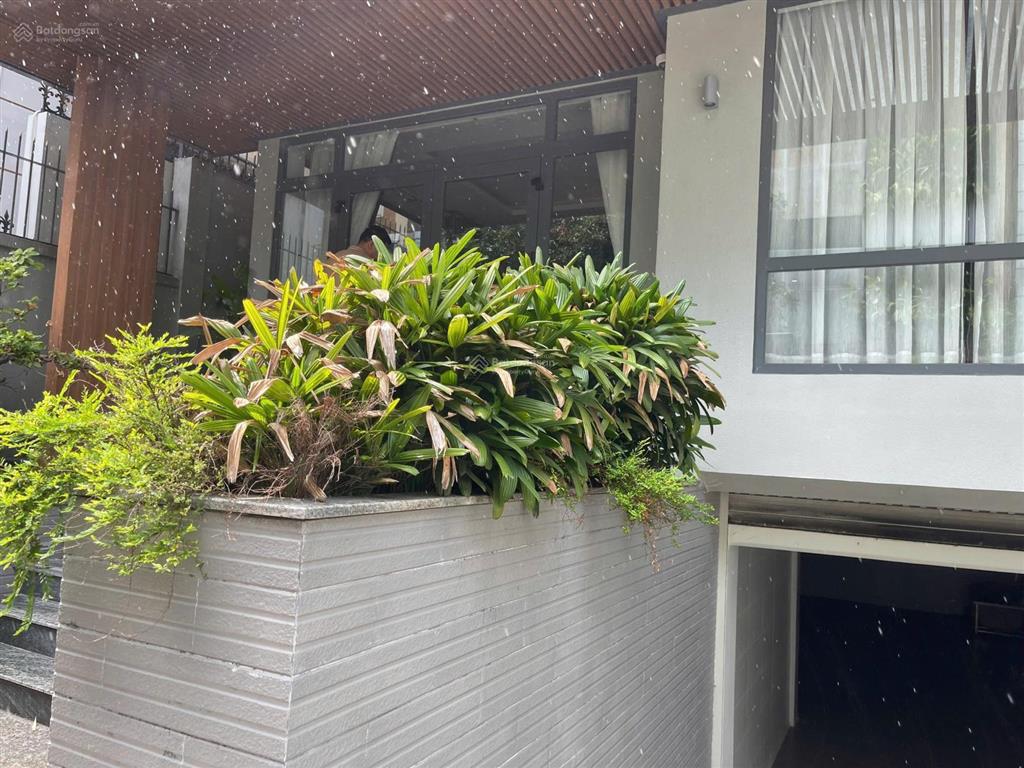 Cho thuê nhà 2b hoa đào phú nhuận, 8x 18m2  giá 110 triệu/tháng