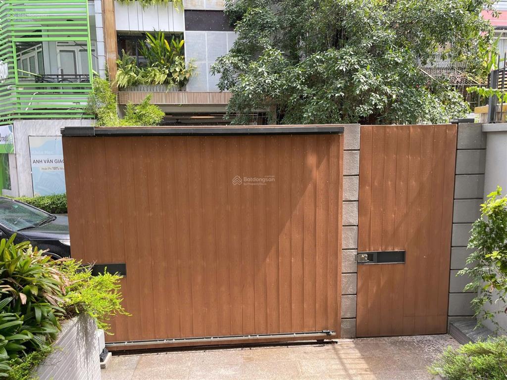 Cho thuê nhà 2b hoa đào phú nhuận, 8x 18m2  giá 110 triệu/tháng