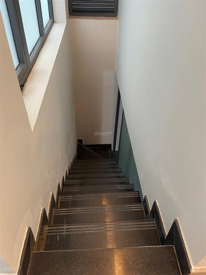 Cho thuê nhà 2b hoa đào phú nhuận, 8x 18m2  giá 110 triệu/tháng