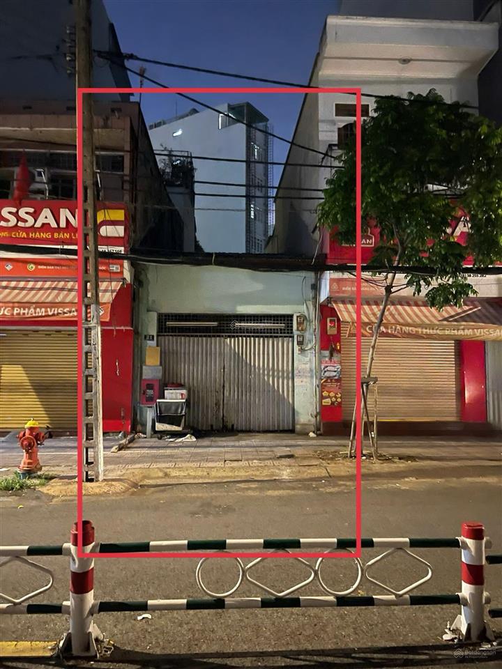 Mặt tiền 21 lê thạch, 4.2m x 25m  phường 12 quận 4  đối diện chợ xóm chiếu