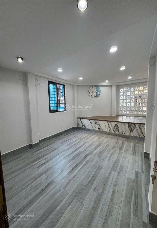 Bán nhà lô góc 2 mặt tiền tiền. 4 tầng đường xóm đất. quận 11