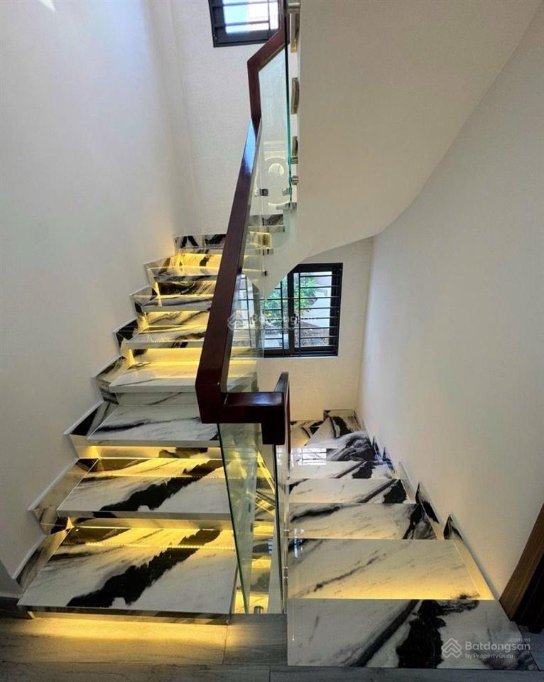 Bán nhà lô góc 2 mặt tiền tiền. 4 tầng đường xóm đất. quận 11