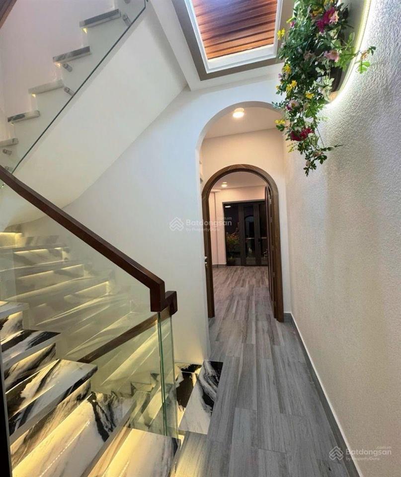 Bán nhà lô góc 2 mặt tiền tiền. 4 tầng đường xóm đất. quận 11