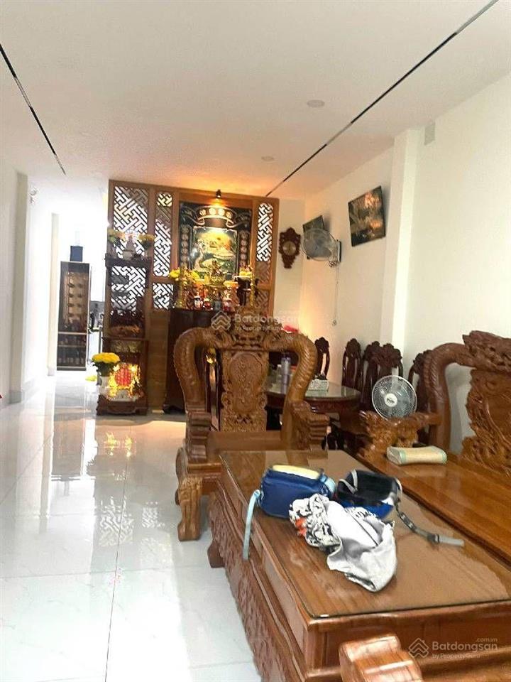 Nhà 3 tầng..gần vòng xoay lê đại hành. quận 11.đường xe tải 8m..4.2m x 20m.chỉ 13.x tỷ