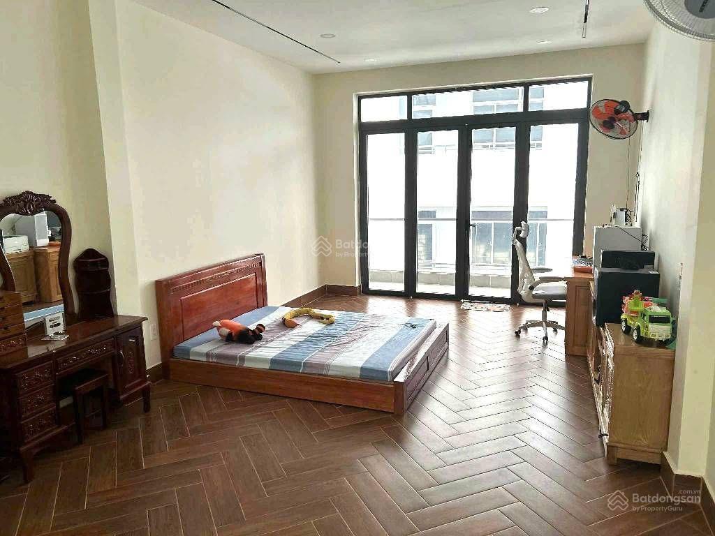 Nhà 3 tầng..gần vòng xoay lê đại hành. quận 11.đường xe tải 8m..4.2m x 20m.chỉ 13.x tỷ