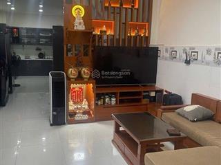 Nhà 2 tầng. đường hòa bình. quận 11. (4.2m x 12m) chỉ 5.x tỷ