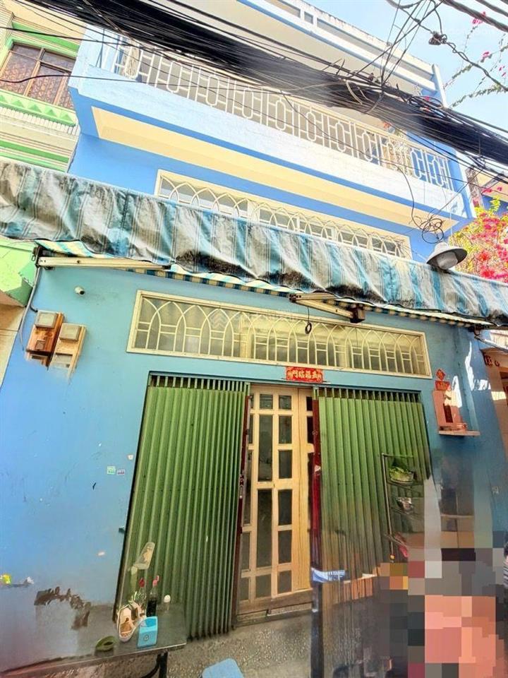 Hơn 4 tỷ xíu có ngay căn nhà 3 tầng. đường 3 tháng 2.quận 11