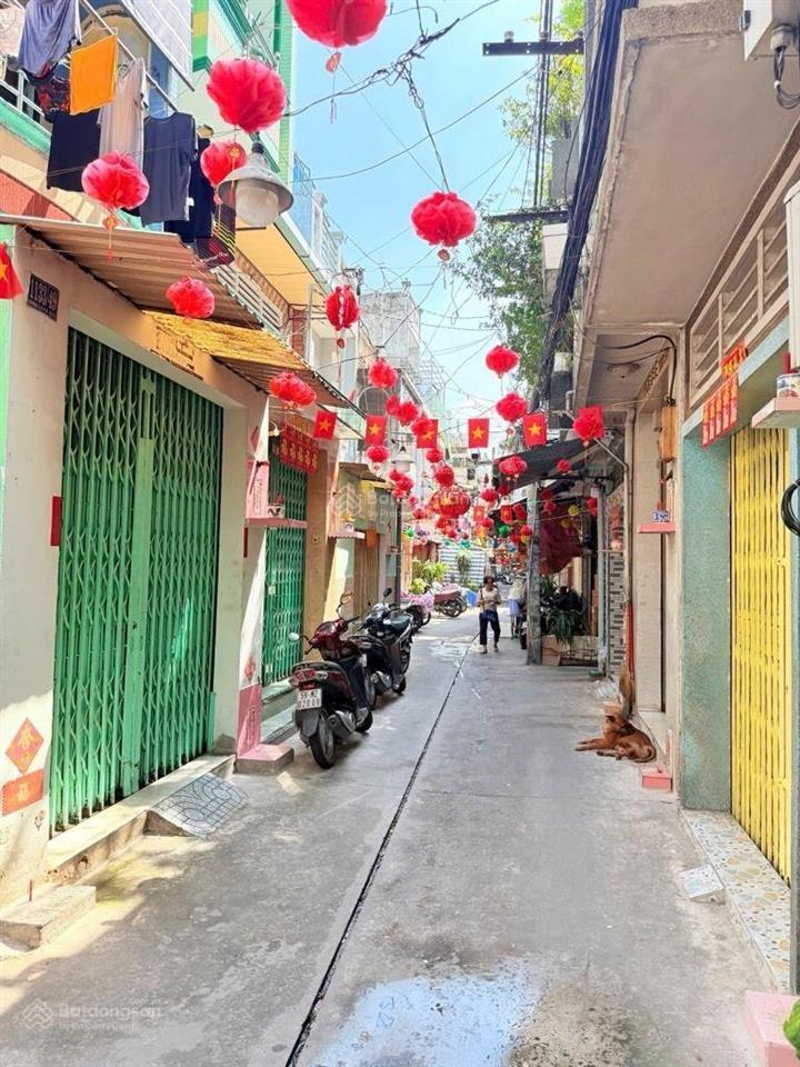 Hơn 4 tỷ xíu có ngay căn nhà 3 tầng. đường 3 tháng 2.quận 11