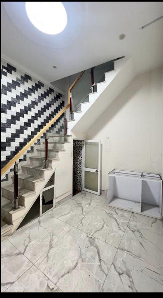 Nhà 2 mặt tiền. hẻm xe hơi thông. ngang lớn 6.5m.đường lãnh binh thăng. quận 11.giá 5.x tỷ thương l