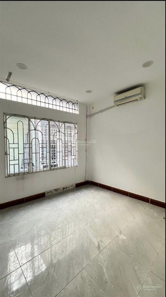 Nhà 2 mặt tiền. hẻm xe hơi thông. ngang lớn 6.5m.đường lãnh binh thăng. quận 11.giá 5.x tỷ thương l