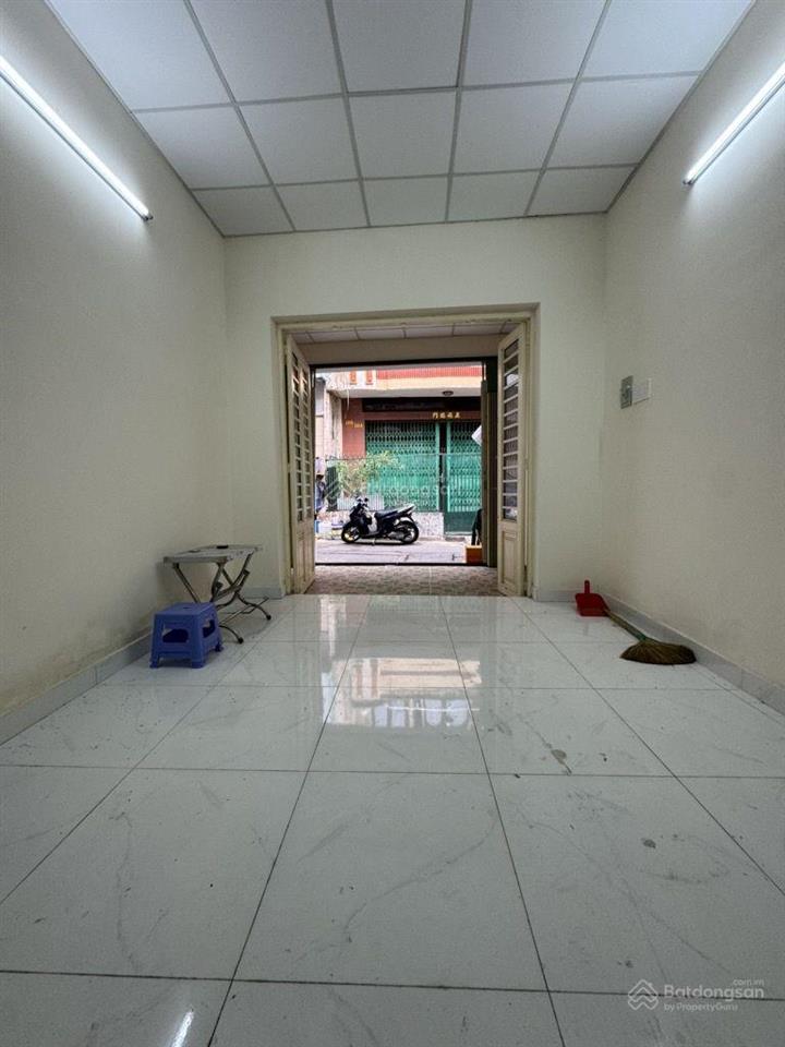 Bán nhà 2 tầng đẹp đường lãnh binh thăng, quận 11