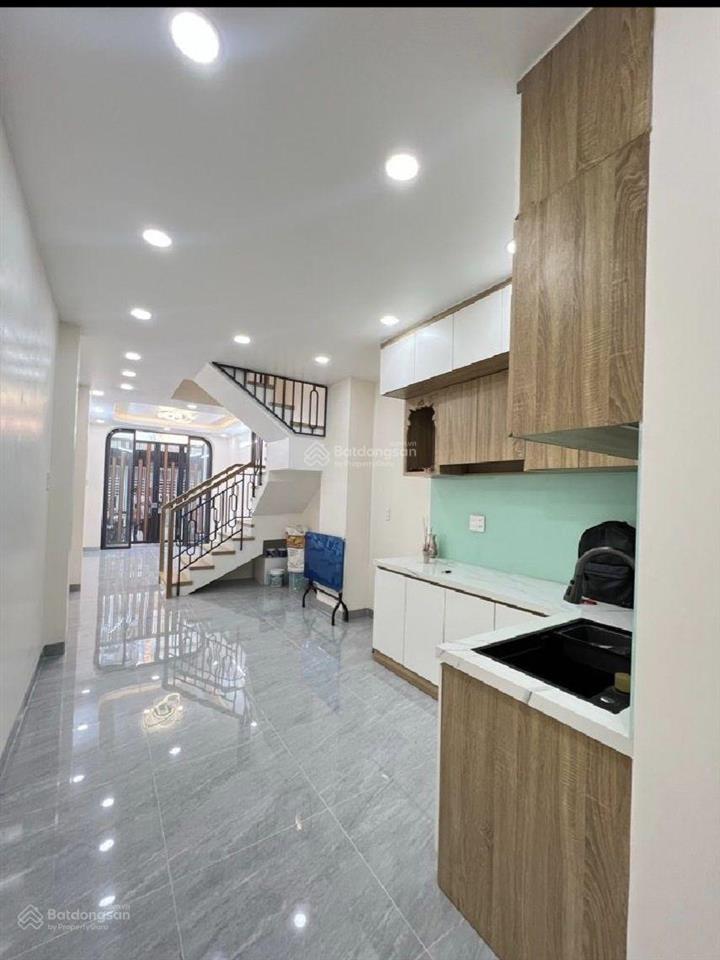 Nhà mới 3 tầng. hẻm xe tải 8m.đường bình tiên. quận 6.giá hơn 5 tỷ xíu thương l