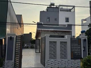 Tt nhà bè  bán nhà sân vườn 114m2, ô tô đậu trong sân. giá 6,9 tỷ