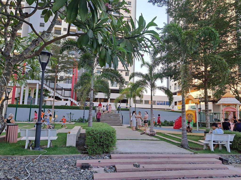 Chủ cần tiền bán gấp 2pn 2wc 67m2 hướng đông mát mẻ nhà đang có hd thuê