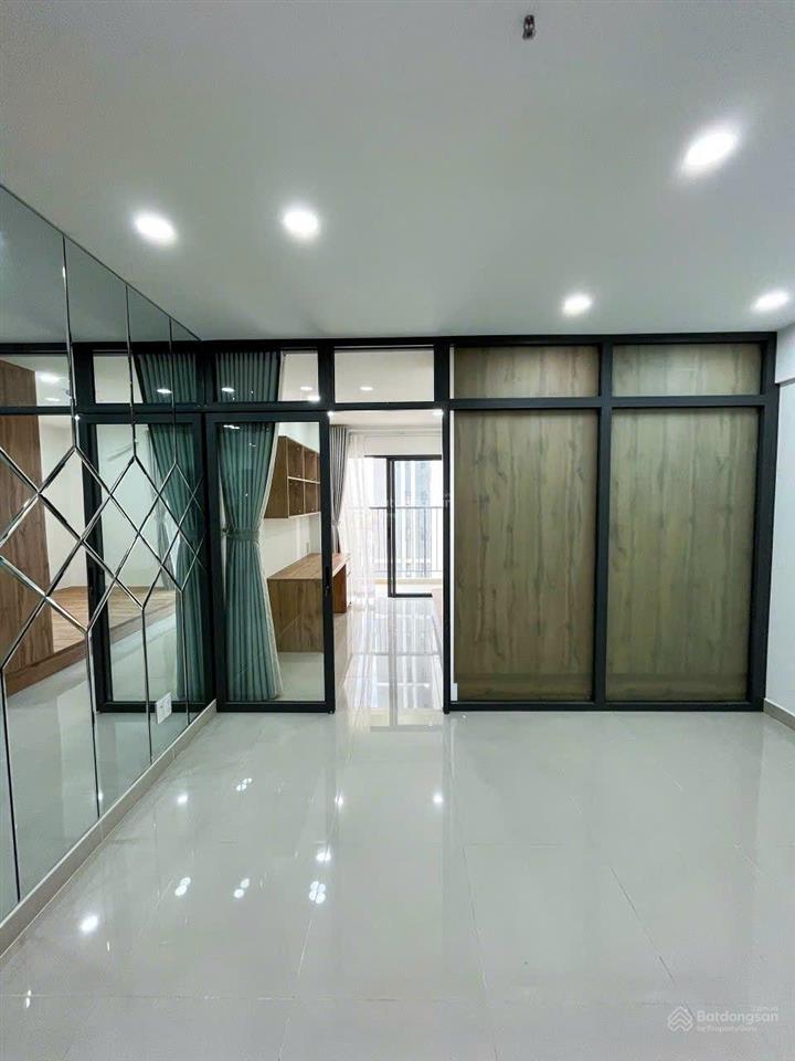 Bán căn studio 47m² block c 1 tỷ 650 full nội thất  0901 018 ***