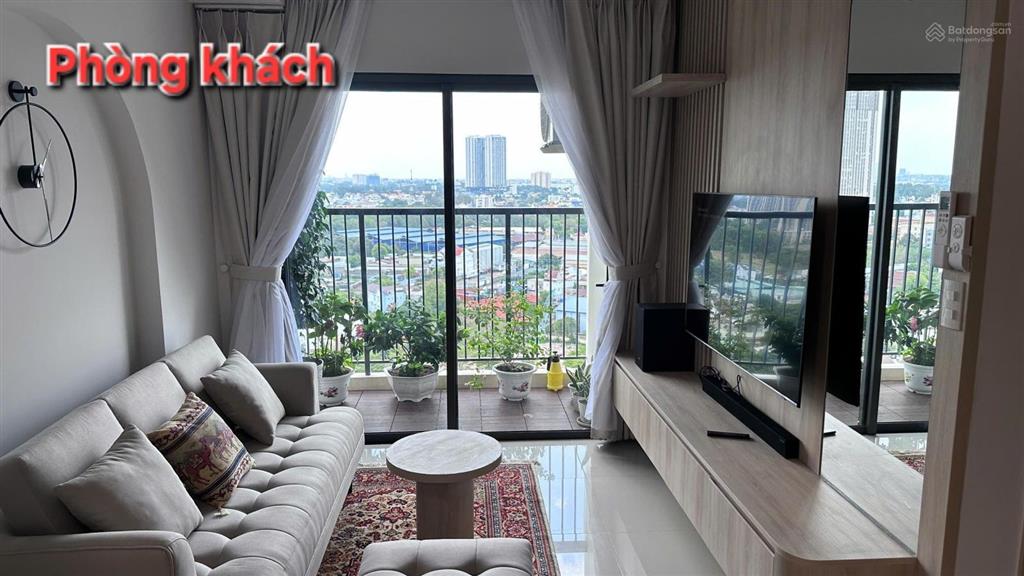 Bán căn 3pn2wc có 2 ban công full nội thất chỉ 2 tỷ 900 sổ sẵn. alo 0901 018 ***