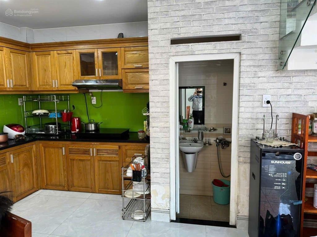Chính chủ bán nhà 2 mặt tiền gần chợ đường, kế cầu phú long. q12