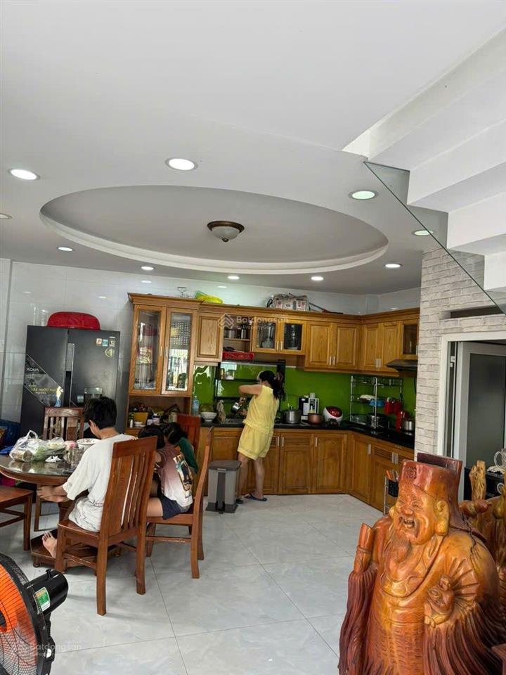 Chính chủ bán nhà 2 mặt tiền gần chợ đường, kế cầu phú long. q12
