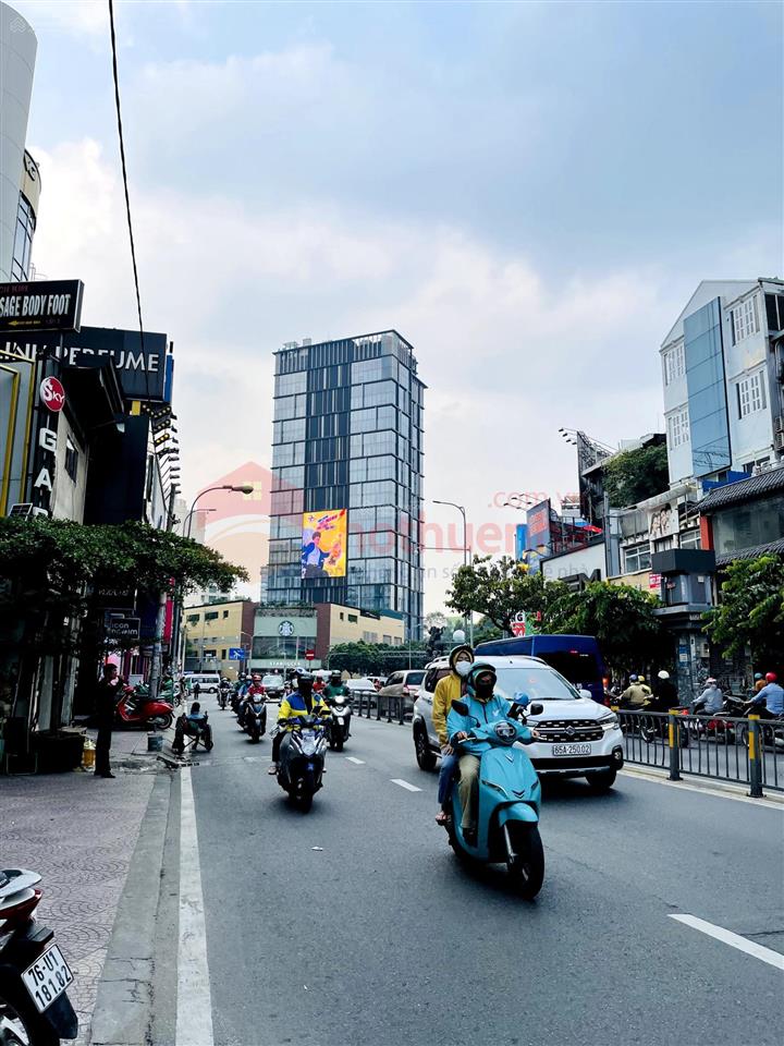Bán nhà mặt tiền cách mạng tháng 8 quận 10 ngay metro