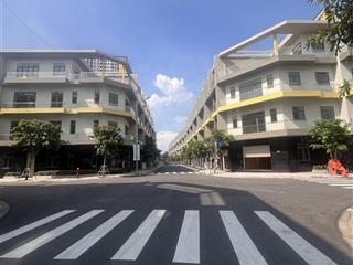 Nhà phố 1 trệt 4 lầu sổ hồng riêng tại dĩ an