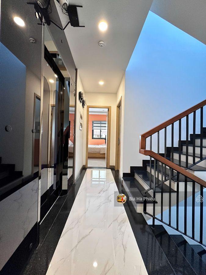 Tòa nhà 14 chdv góc 3 mt 100m2 cao thắng  kế hà đô centrosa quận 10  dòng tiền 130tr/th thang máy