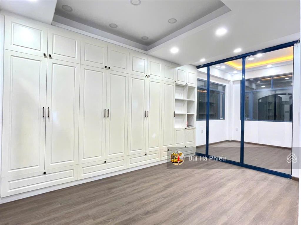 Bán nhà mặt tiền trần hữu trang , phú nhuận  ngang 6m  hầm + thang máy + hồ bơi  chỉ 16.9 tỷ