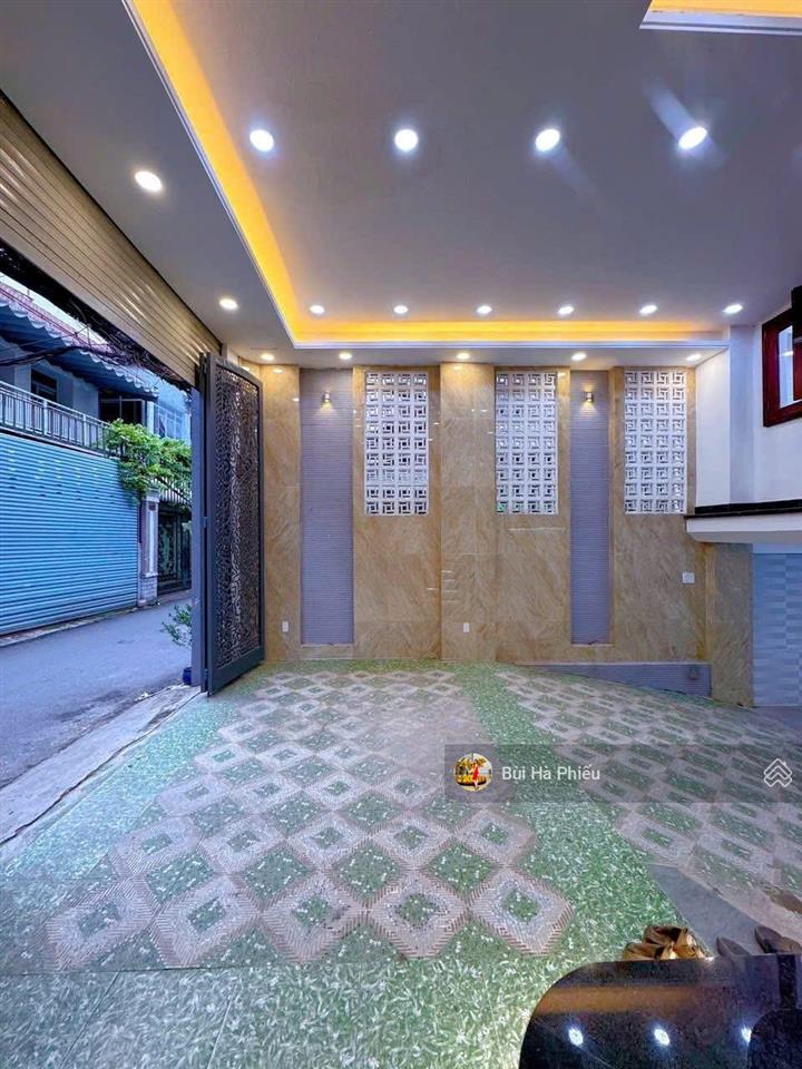 Bán nhà mặt tiền trần hữu trang , phú nhuận  ngang 6m  hầm + thang máy + hồ bơi  chỉ 16.9 tỷ