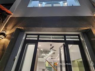 Nhà trung tâm nguyễn văn cừ, quận 1 48m2, 1 trệt 2 lầu  4pn  giá 11,5 tỷ