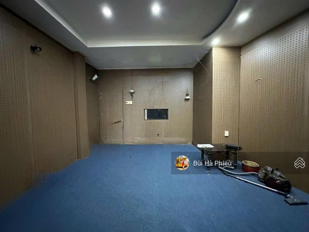 Hiếm nhà bán hxh đề thám q1  ngang 7.2m  cách mặt tiền 10m  96.2m2  22 tỷ  gần chợ bến thành