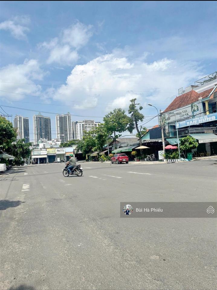 Mặt bằng văn phòng/ shop / spa 60m2 có sân  cư xá ngân hàng q7  ngay trục lâm văn bền