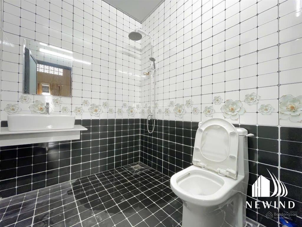 Cho thuê căn hộ gác 2pn ban công, thoáng mát, gần nttu, crescent mall, phú mỹ hưng quận 7