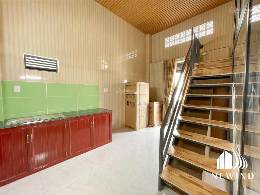 Cho thuê căn hộ gác 2pn ban công, thoáng mát, gần nttu, crescent mall, phú mỹ hưng quận 7