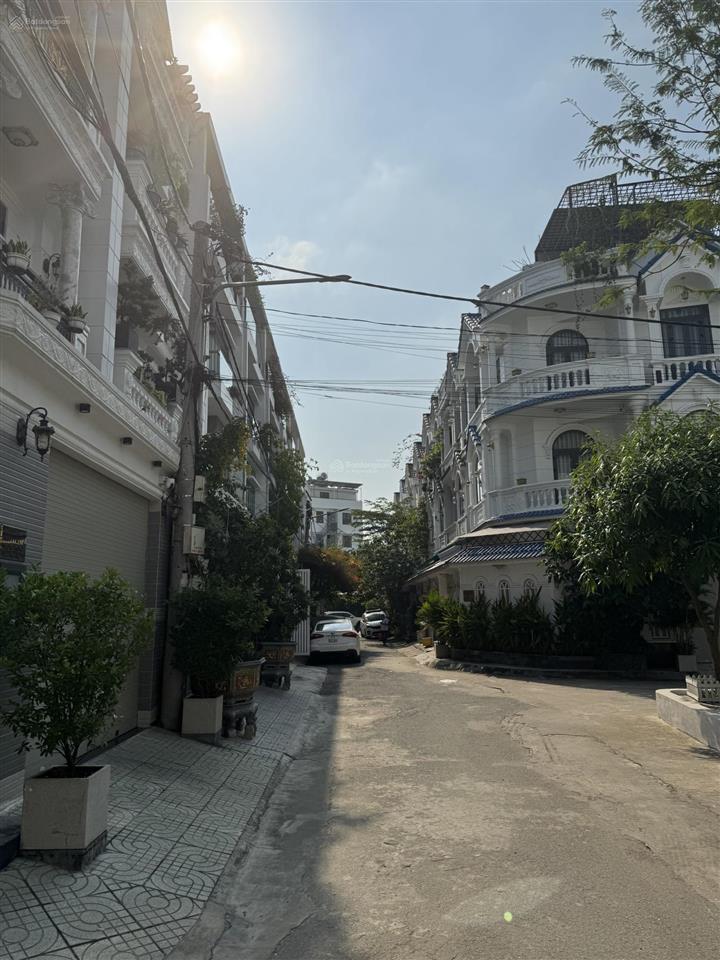 Nhà phố 3 lầu kdc petechim (phú xuân), giá 9 tỷ rẻ nhất trên thị trường.