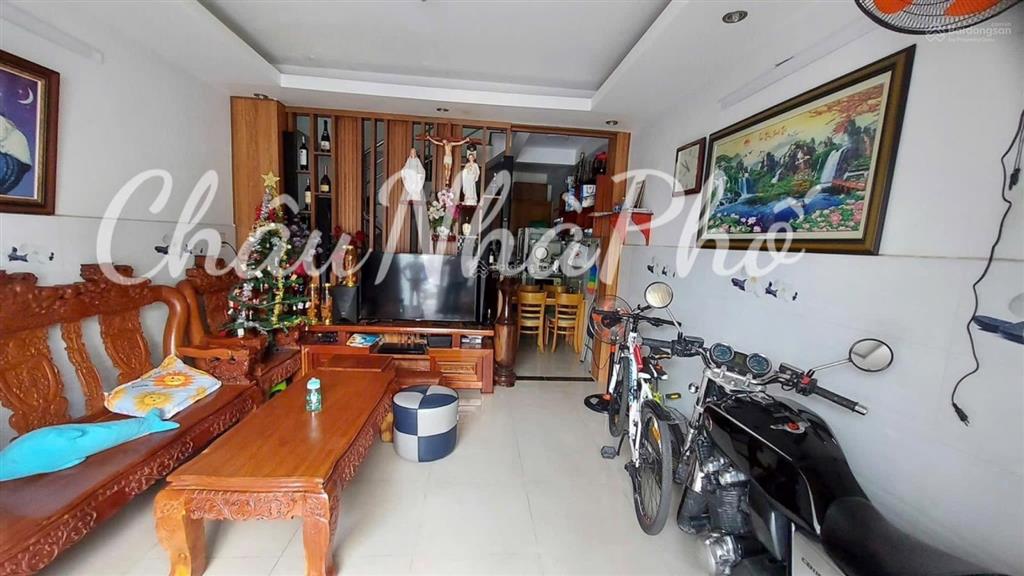 Tân quy q7  (4 x 10m), hẻm 4m nhà 3 tầng 3pn. khu hiện hữu  ô tô tới nhà. nhỉnh 4 tỷ
