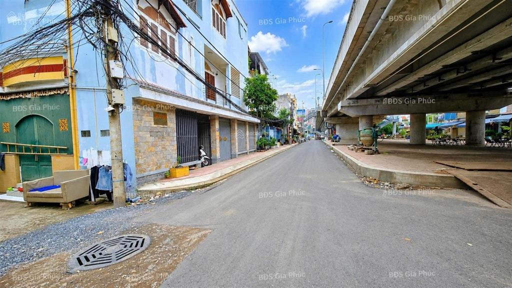 Cho thuê mt hxh trần xuân soạn q7 256m nở hậu 20m 45tr/tháng