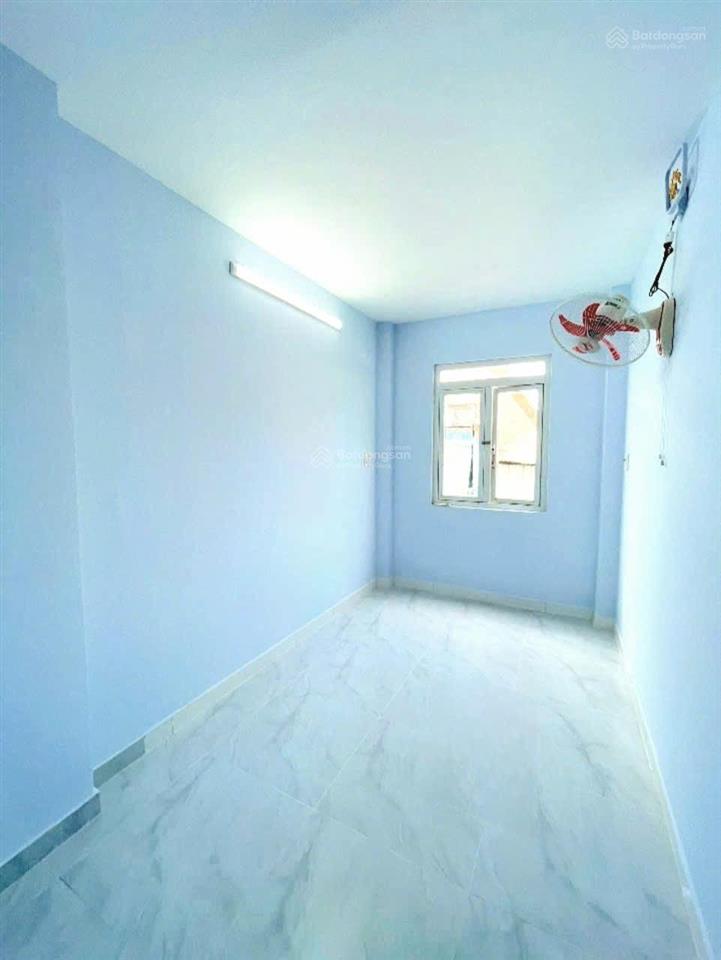Chính chủ cần cho thuê nhà 1 trệt 2 lầu sân thượng full nội thất giá 9tr5/tháng