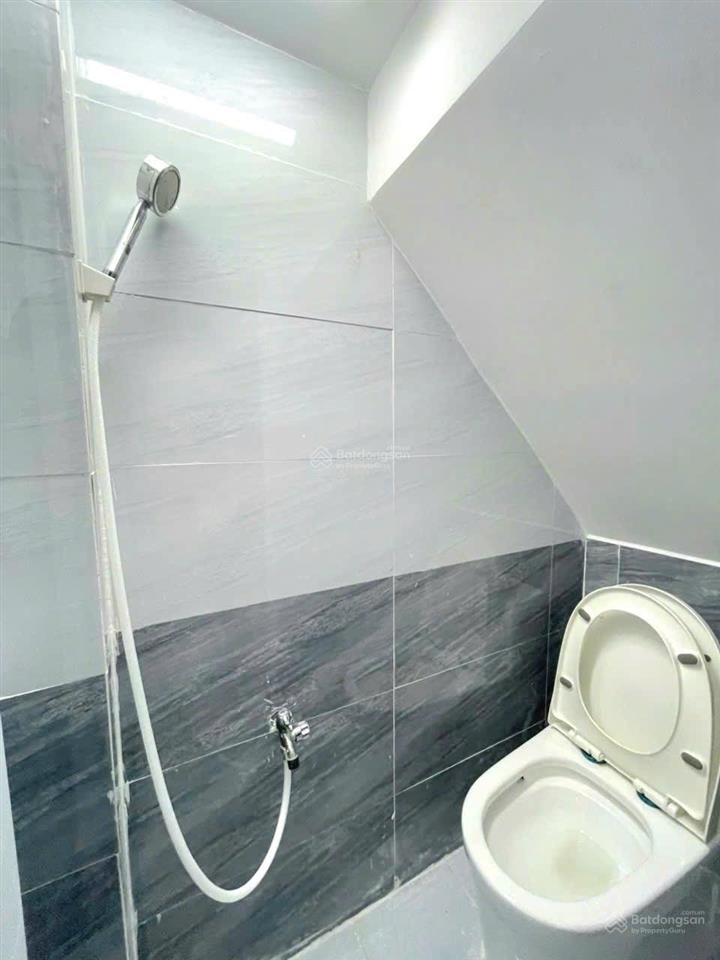 Chính chủ cần cho thuê nhà 1 trệt 2 lầu sân thượng full nội thất giá 9tr5/tháng