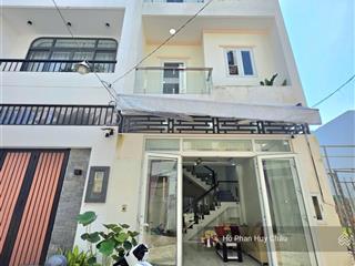 Nhà 1 trệt 2 lầu hxh 6m gần phú mỹ hưng 5 tỷ 2 tỷ